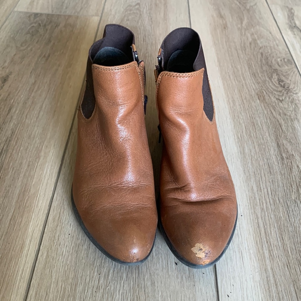 Steve Madden brown booties